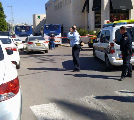 الرملة: اعتقال شابتين عربيتيتن بتهمة طعنهما حارسا اسرائيليا صورة رقم 7 الرملة: اعتقال شابتين عربيتيتن بتهمة طعنهما حارسا اسرائيليا صورة رقم 7