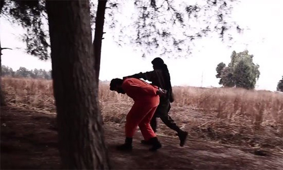 صور صبي داعشي ينحر القيادي في الجبهة الشامية محمد طبشو صورة رقم 4 صور صبي داعشي ينحر القيادي في الجبهة الشامية محمد طبشو صورة رقم 4