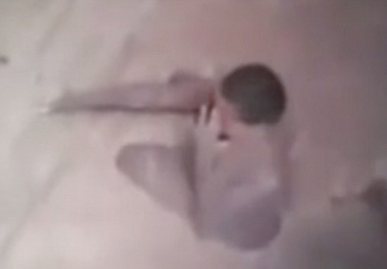 فيديو لرجل يسجن حبيبته مجردة من الملابس داخل قبر مدة 8 اشهر صورة رقم 3