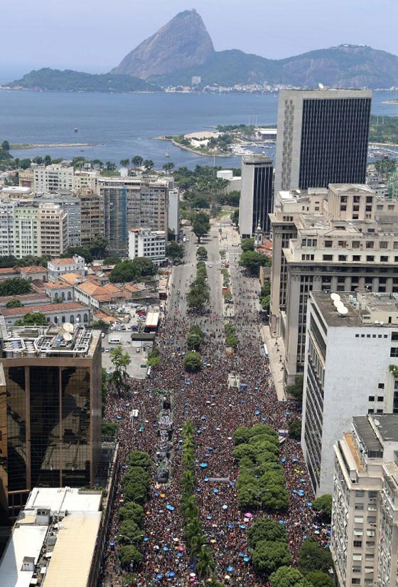 كرنفال البرازيل يحمل للعالم قنبلة موقوتة.. تنفجر بطرق شتى منها اللعاب صورة رقم 6