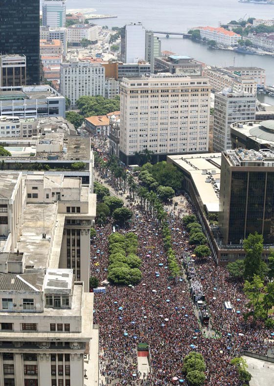 كرنفال البرازيل يحمل للعالم قنبلة موقوتة.. تنفجر بطرق شتى منها اللعاب صورة رقم 17