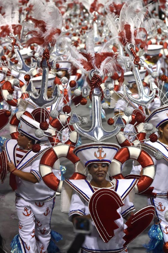 كرنفال البرازيل يحمل للعالم قنبلة موقوتة.. تنفجر بطرق شتى منها اللعاب صورة رقم 11