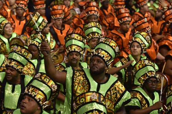 كرنفال البرازيل يحمل للعالم قنبلة موقوتة.. تنفجر بطرق شتى منها اللعاب صورة رقم 13