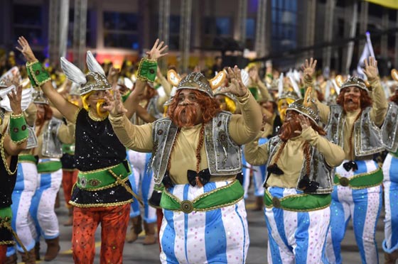 كرنفال البرازيل يحمل للعالم قنبلة موقوتة.. تنفجر بطرق شتى منها اللعاب صورة رقم 18