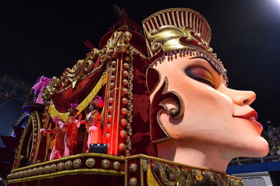 كرنفال البرازيل يحمل للعالم قنبلة موقوتة.. تنفجر بطرق شتى منها اللعاب صورة رقم 21