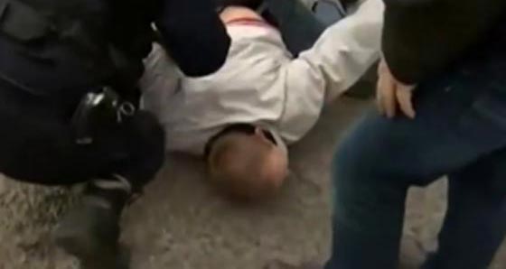 فرنسيون ينتفضون ضد المهاجرين.. شاهد اشتباكات مريعة صورة رقم 2