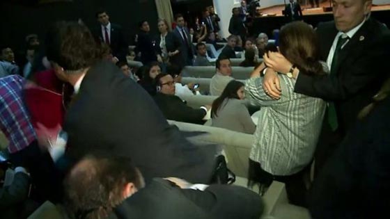 ازمة في الاكوادور.. سببها تدخل حراس اردوغان بثلاث فتيات صورة رقم 1