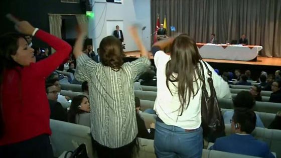 ازمة في الاكوادور.. سببها تدخل حراس اردوغان بثلاث فتيات صورة رقم 2