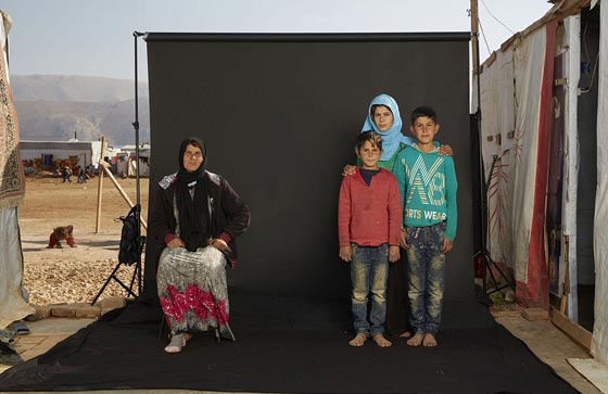 التقطها فنان بريطاني.. صور لاجئين تذكر اصحابها بمن فقدوهم صورة رقم 3 التقطها فنان بريطاني.. صور لاجئين تذكر اصحابها بمن فقدوهم صورة رقم 3