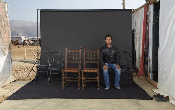 التقطها فنان بريطاني.. صور لاجئين تذكر اصحابها بمن فقدوهم صورة رقم 4 التقطها فنان بريطاني.. صور لاجئين تذكر اصحابها بمن فقدوهم صورة رقم 4