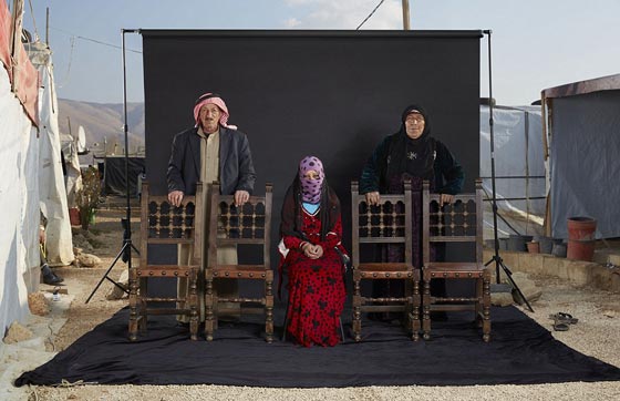 التقطها فنان بريطاني.. صور لاجئين تذكر اصحابها بمن فقدوهم صورة رقم 9 التقطها فنان بريطاني.. صور لاجئين تذكر اصحابها بمن فقدوهم صورة رقم 9