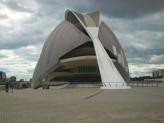 حاكم دبي يختار تصميم المهندس كالاترافا لبرج دبي الجديد (التحفة) صورة رقم 2