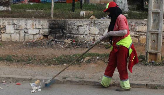 صفية تنظف شوارع مدينتها بدافع مبدأ الاسلام النظافة من الايمان صورة رقم 6