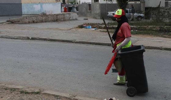 صفية تنظف شوارع مدينتها بدافع مبدأ الاسلام النظافة من الايمان صورة رقم 2
