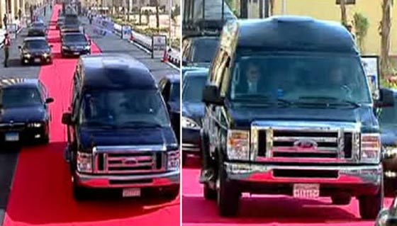 السيسي يطالب المصريين بالتقشف وسيارته تمشي على سجاد احمر فاخر صورة رقم 1