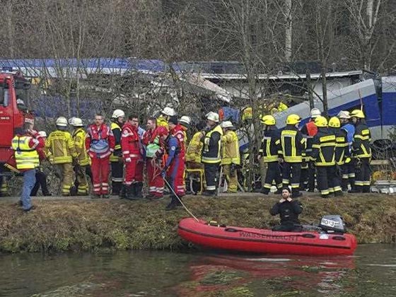 4 قتلى على الاقل في حادث تصادم قطارين جنوب المانيا صورة رقم 8 4 قتلى على الاقل في حادث تصادم قطارين جنوب المانيا صورة رقم 8