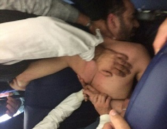 ازعاج ماراتوني على طائرة فرنسية منفذه جزائري يتبول على احد الركاب صورة رقم 2