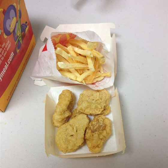 صور وجبة ماكدونالدز تعيش 6 سنوات ولا تتعفن.. وهذا هو السبب الصادم صورة رقم 1 صور وجبة ماكدونالدز تعيش 6 سنوات ولا تتعفن.. وهذا هو السبب الصادم صورة رقم 1