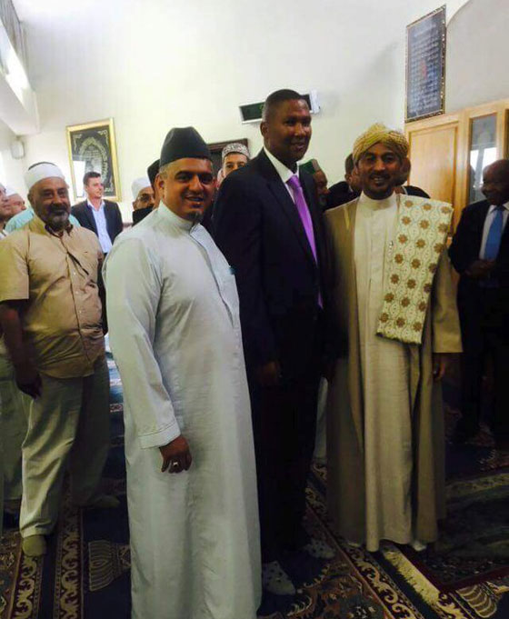 صور حفيد نيلسون مانديلا يعتنق الاسلام ويتزوج من فتاة مسلمة صورة رقم 1