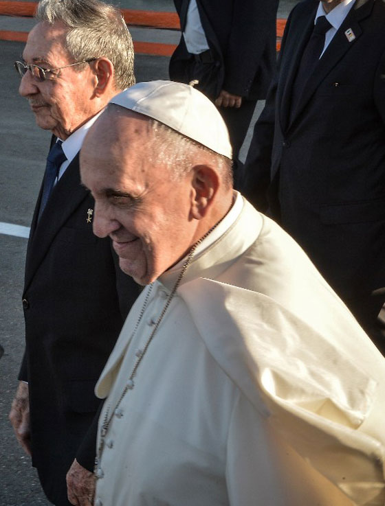  لقاء تاريخي.. بابا الفاتيكان وبطريرك روسيا يدعوان لتوحيد الكلمة في مواجهة الارهاب صورة رقم 8