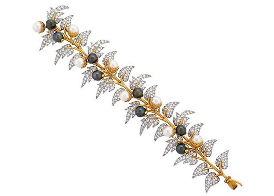 هدايا الاغنياء في عيد الحب.. حمالة صدر وحقيبة وعلبة شوكولاتة بالملايين صورة رقم 7