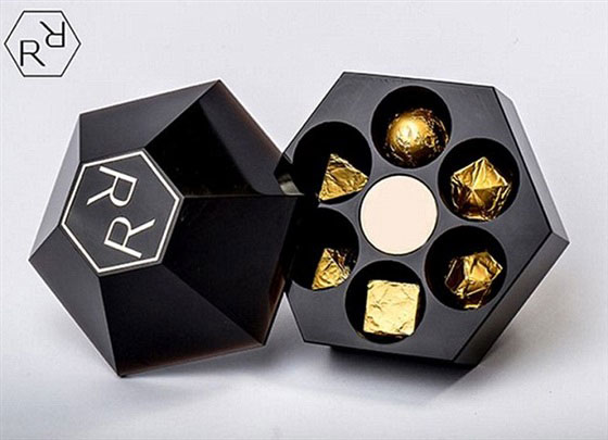 هدايا الاغنياء في عيد الحب.. حمالة صدر وحقيبة وعلبة شوكولاتة بالملايين صورة رقم 11