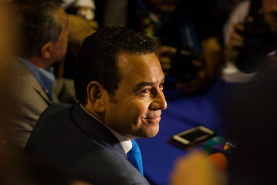 الرئيس الغواتيمالي يفي بوعده لناخبيه ويتبرع بنصف راتبه للفقراء!! صورة رقم 1