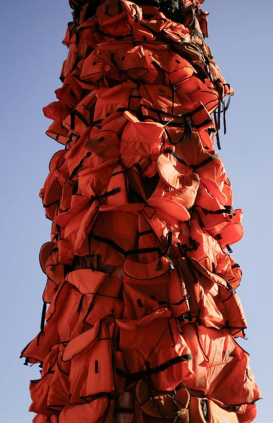 ماساة اللاجئين السورين تطال اعمدة برلين في عمل فني معبّر صورة رقم 7