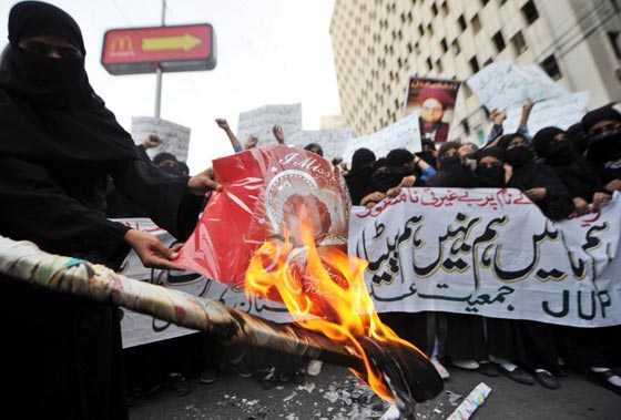 احتفلوا به في الماضي.. عيد الحب في باكستان معصية ومهرجان للفاحشة صورة رقم 4