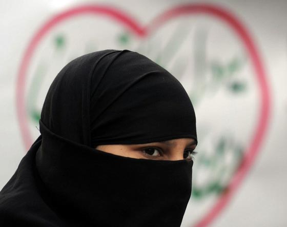 احتفلوا به في الماضي.. عيد الحب في باكستان معصية ومهرجان للفاحشة صورة رقم 12