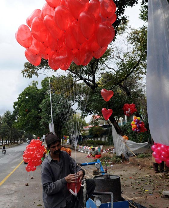احتفلوا به في الماضي.. عيد الحب في باكستان معصية ومهرجان للفاحشة صورة رقم 16