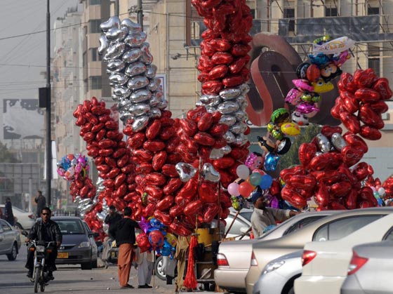 احتفلوا به في الماضي.. عيد الحب في باكستان معصية ومهرجان للفاحشة صورة رقم 19