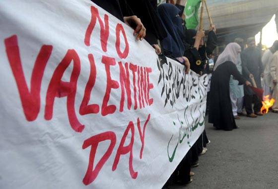 احتفلوا به في الماضي.. عيد الحب في باكستان معصية ومهرجان للفاحشة صورة رقم 22