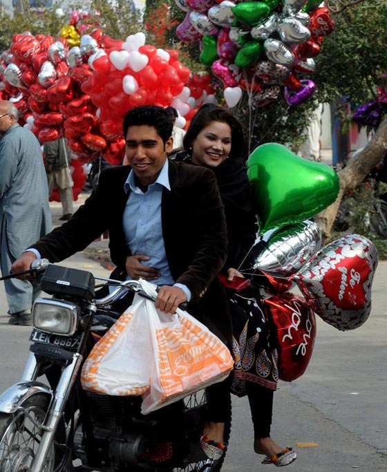 احتفلوا به في الماضي.. عيد الحب في باكستان معصية ومهرجان للفاحشة صورة رقم 2