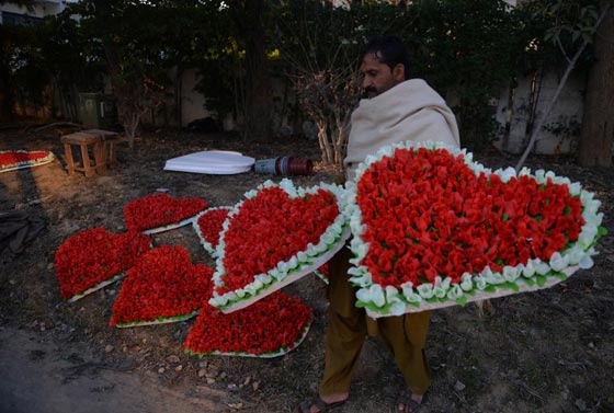 احتفلوا به في الماضي.. عيد الحب في باكستان معصية ومهرجان للفاحشة صورة رقم 29