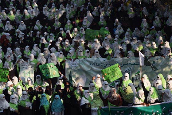 احتفلوا به في الماضي.. عيد الحب في باكستان معصية ومهرجان للفاحشة صورة رقم 40