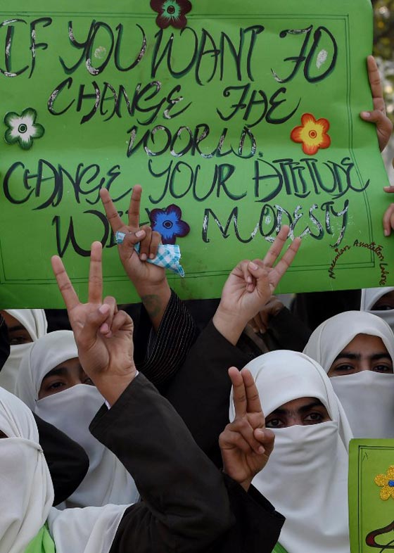 احتفلوا به في الماضي.. عيد الحب في باكستان معصية ومهرجان للفاحشة صورة رقم 41