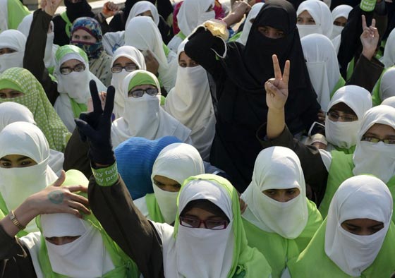 احتفلوا به في الماضي.. عيد الحب في باكستان معصية ومهرجان للفاحشة صورة رقم 43