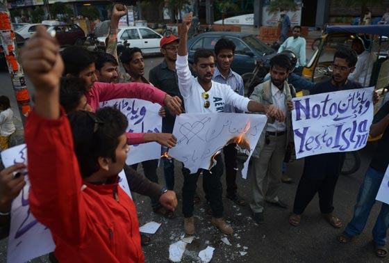 احتفلوا به في الماضي.. عيد الحب في باكستان معصية ومهرجان للفاحشة صورة رقم 44