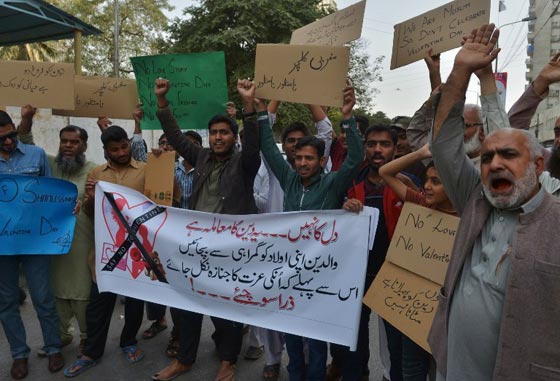 احتفلوا به في الماضي.. عيد الحب في باكستان معصية ومهرجان للفاحشة صورة رقم 47