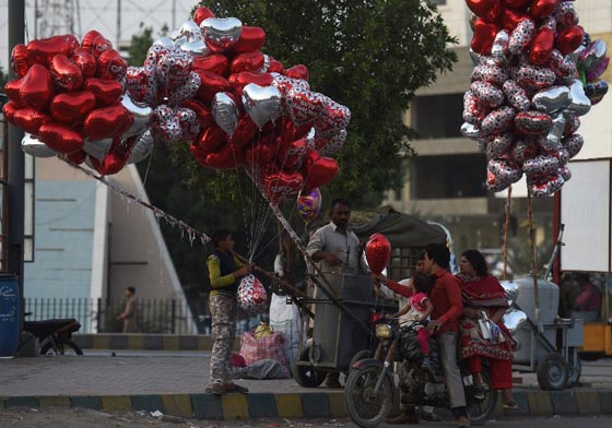 احتفلوا به في الماضي.. عيد الحب في باكستان معصية ومهرجان للفاحشة صورة رقم 53