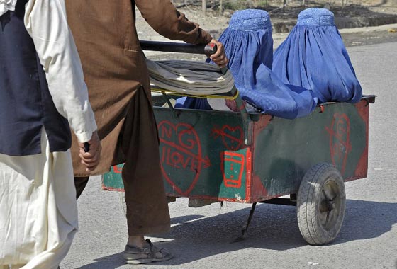 احتفلوا به في الماضي.. عيد الحب في باكستان معصية ومهرجان للفاحشة صورة رقم 59