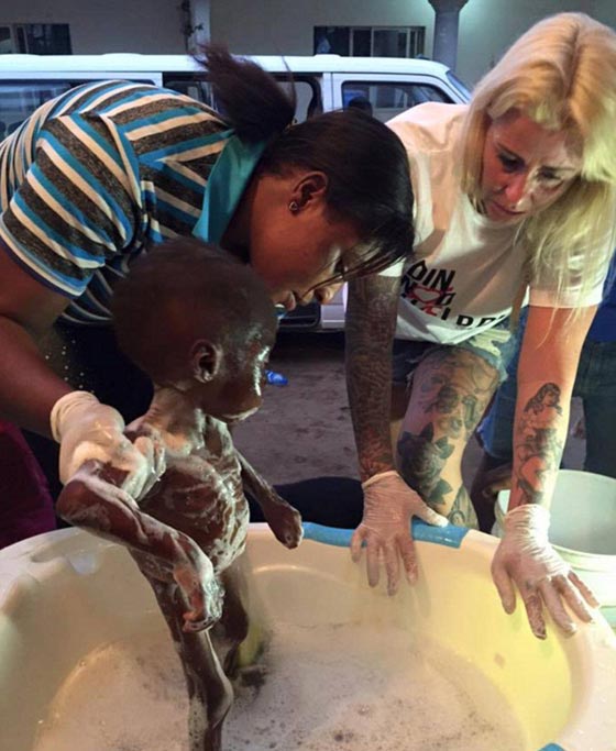 لاعتقادها انه ساحر.. عائلة تحرم طفلا من الطعام مدة 8 اشهر صورة رقم 3