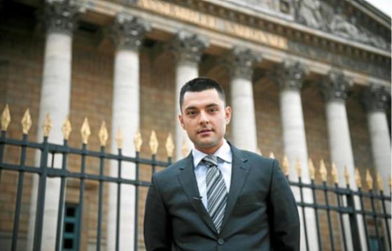 مطعم فرنسي يسمح للكلاب بالدخول اليه ويمنع موظفي البنوك.. لهذا  السبب صورة رقم 1