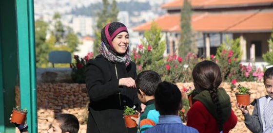 فلسطين تدخل خارطة العالم بفضل معلمة متفوقة صورة رقم 1