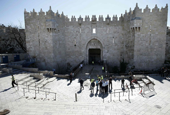 فلسطيني ينضم الى ضحايا اسرائيل بتهمة طعن جنديين في القدس صورة رقم 3