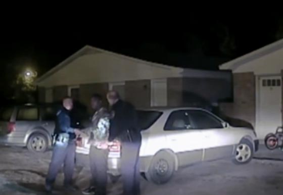 كشفته الكاميرات.. حاول قتل شرطيين فاردياه قتيلا صورة رقم 2