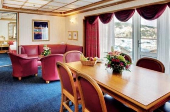 السويديون يختارون اضخم سفينة  كروز متقاعدة لنقل اللاجئين  الى  بلادهم صورة رقم 5