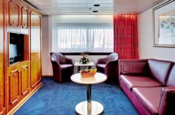 السويديون يختارون اضخم سفينة  كروز متقاعدة لنقل اللاجئين  الى  بلادهم صورة رقم 7