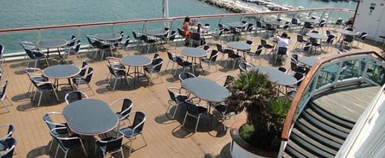 السويديون يختارون اضخم سفينة  كروز متقاعدة لنقل اللاجئين  الى  بلادهم صورة رقم 8